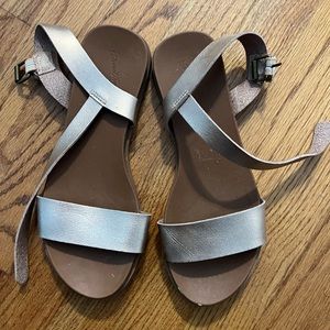 Wide width sandal